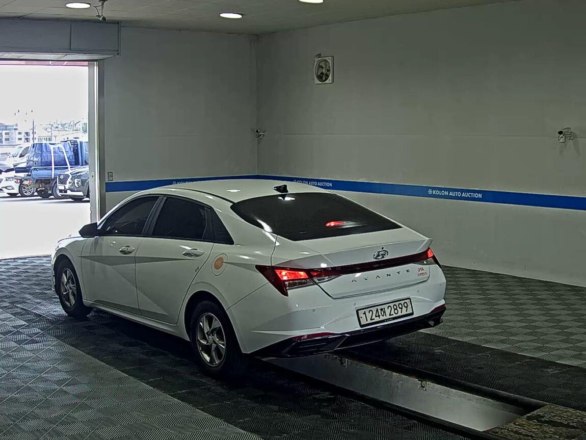 HYUNDAI AVANTE (CN7) 1.6 GASOLINE MODERN 2021 - zdjęcie 6