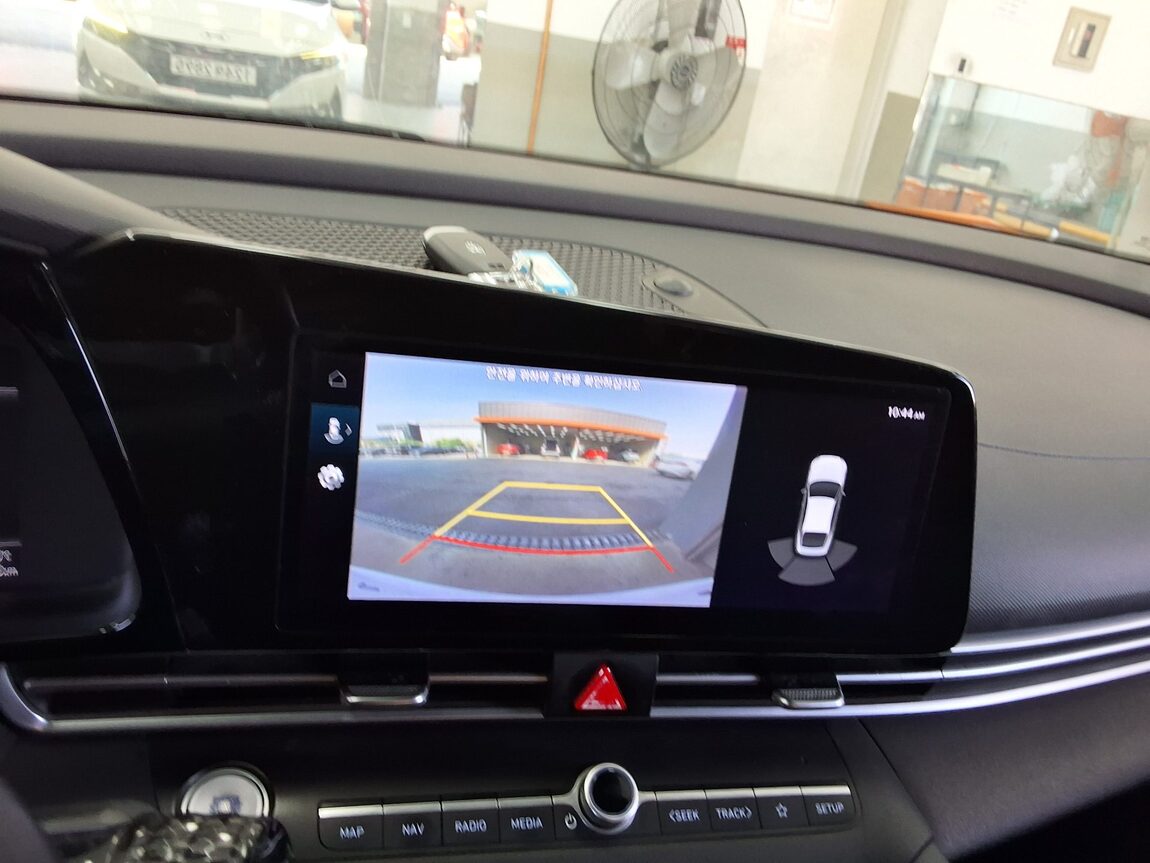 HYUNDAI AVANTE (CN7) 1.6 GASOLINE MODERN 2021 - zdjęcie 18