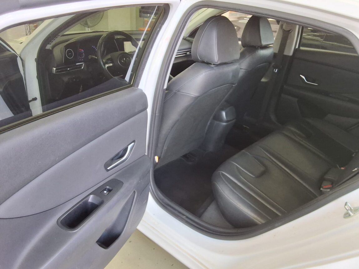 HYUNDAI AVANTE (CN7) 1.6 GASOLINE MODERN 2021 - zdjęcie 12