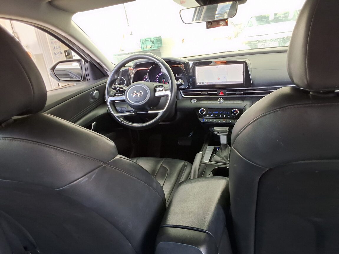 HYUNDAI AVANTE (CN7) 1.6 GASOLINE MODERN 2021 - zdjęcie 11