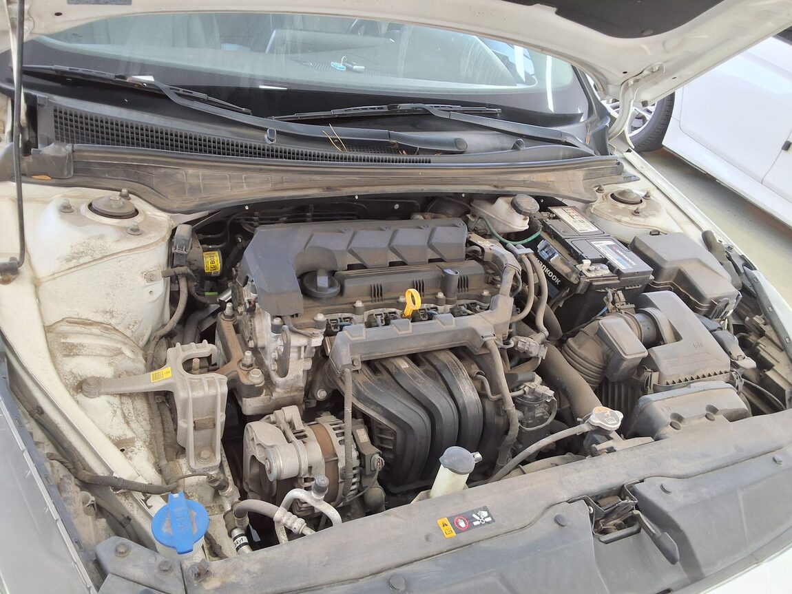 HYUNDAI AVANTE (CN7) 1.6 GASOLINE MODERN 2021 - zdjęcie 19