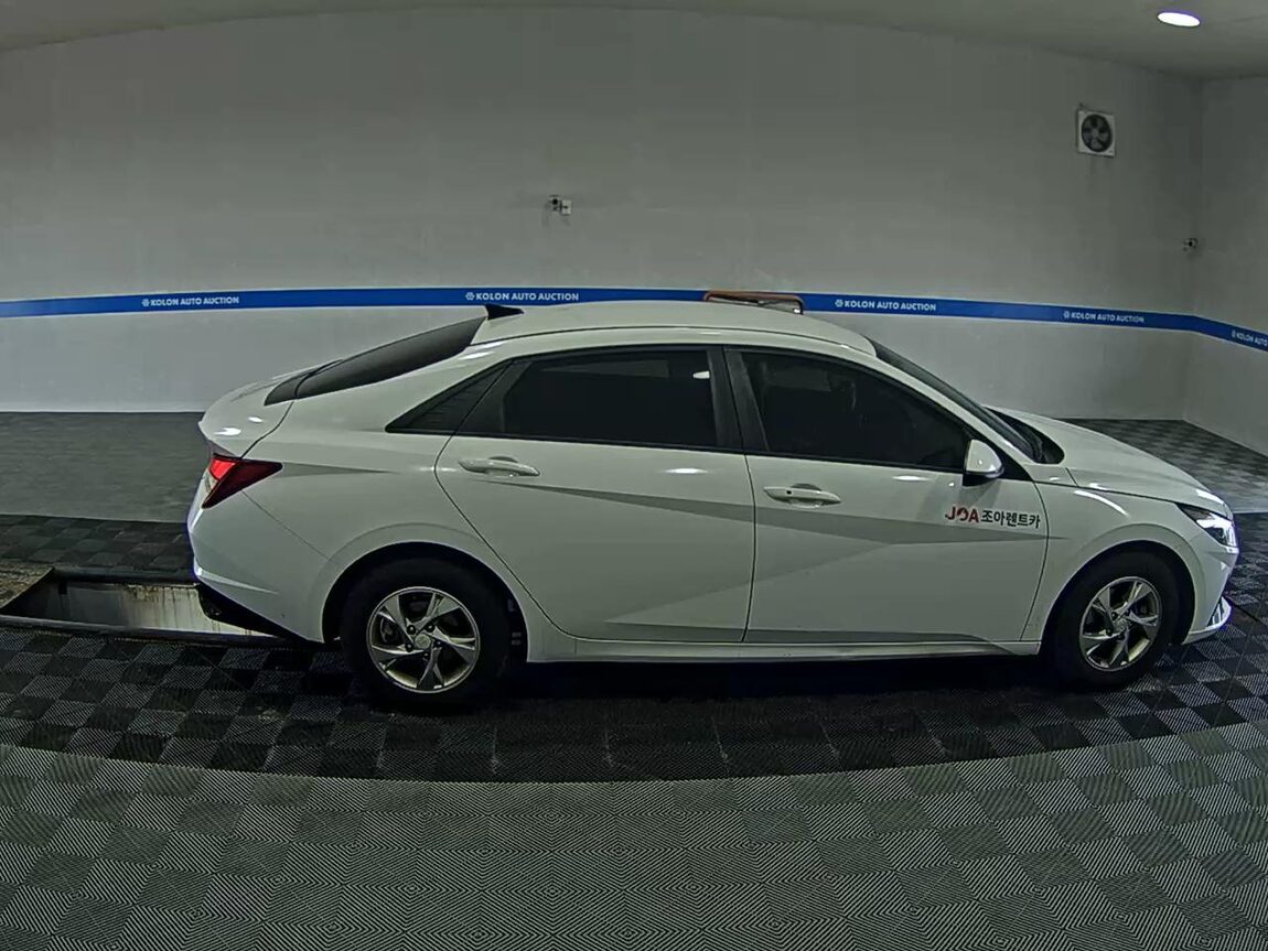 HYUNDAI AVANTE (CN7) 1.6 GASOLINE MODERN 2021 - zdjęcie 4