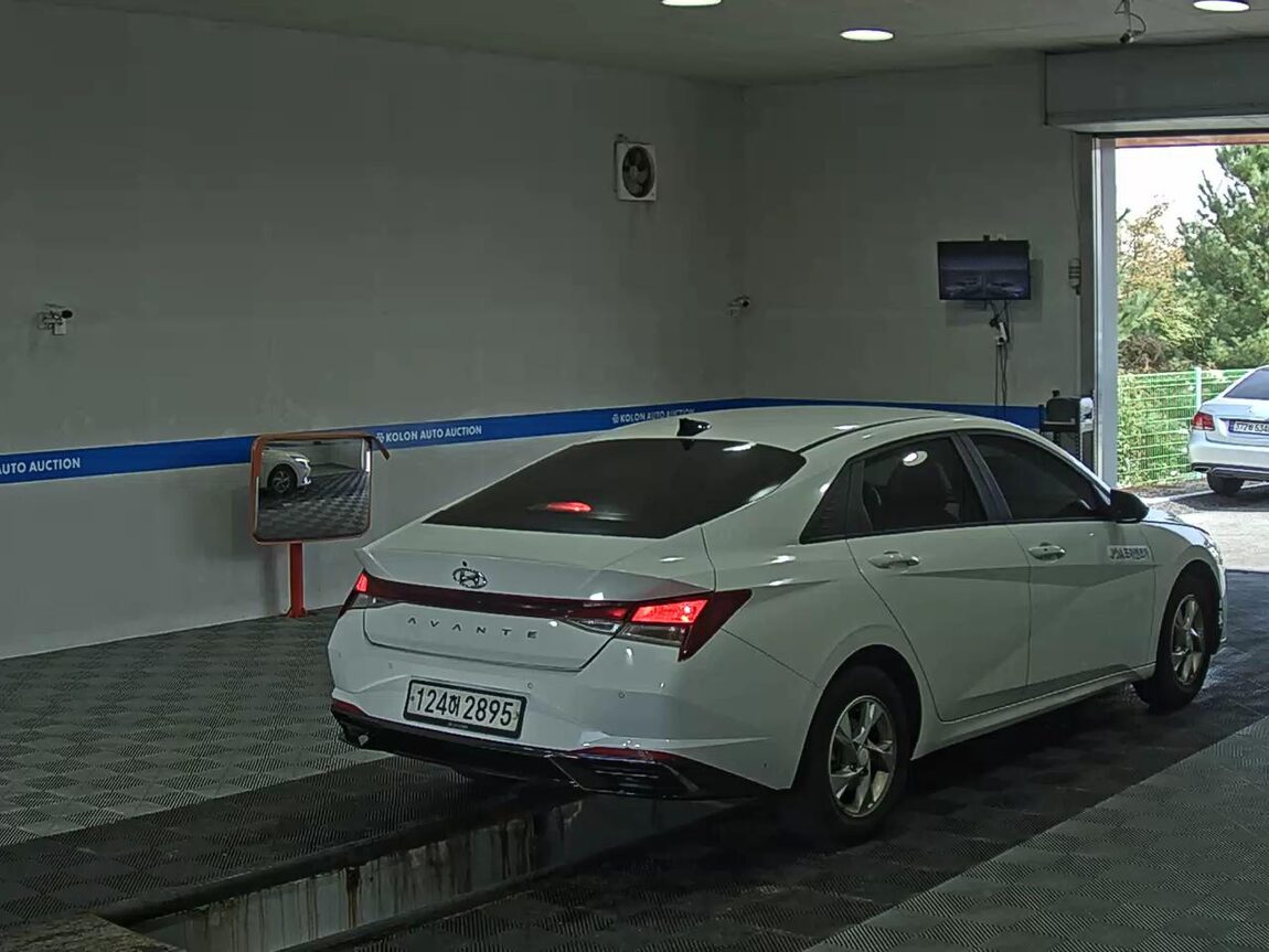 HYUNDAI AVANTE (CN7) 1.6 GASOLINE MODERN 2021 - zdjęcie 5
