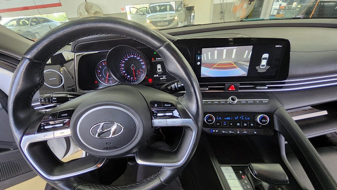 HYUNDAI AVANTE (CN7) 1.6 GASOLINE MODERN 2021 - zdjęcie 19