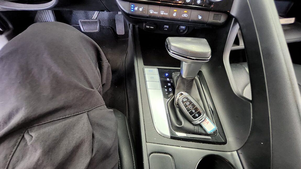 HYUNDAI AVANTE (CN7) 1.6 GASOLINE MODERN 2021 - zdjęcie 20