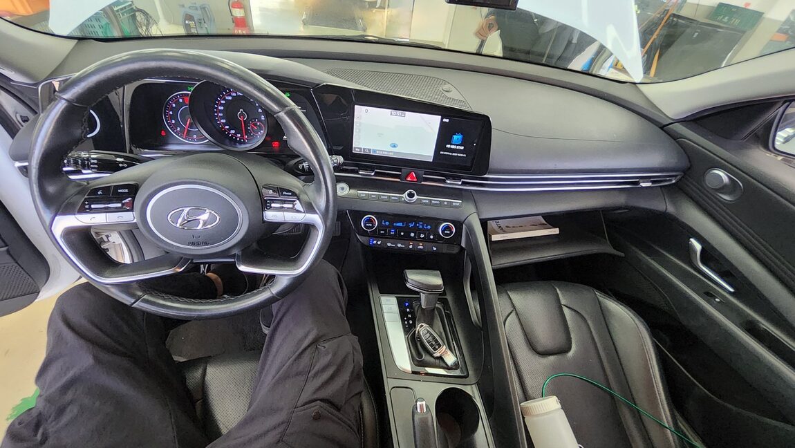 HYUNDAI AVANTE (CN7) 1.6 GASOLINE MODERN 2021 - zdjęcie 11