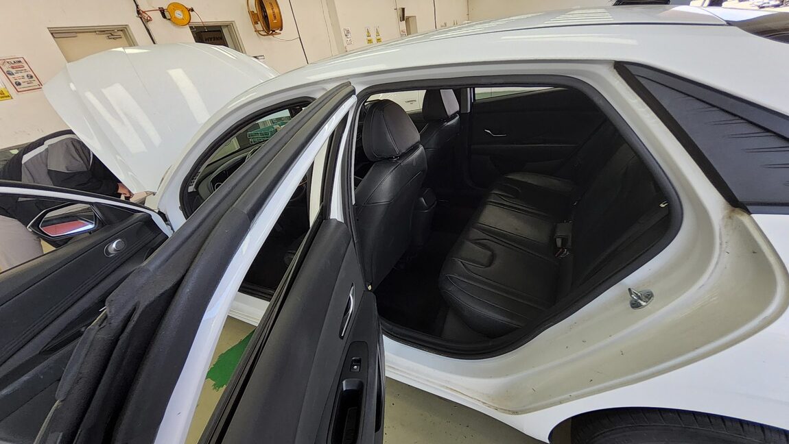 HYUNDAI AVANTE (CN7) 1.6 GASOLINE MODERN 2021 - zdjęcie 12