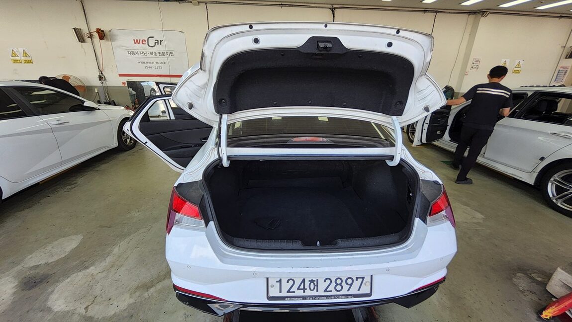 HYUNDAI AVANTE (CN7) 1.6 GASOLINE MODERN 2021 - zdjęcie 15