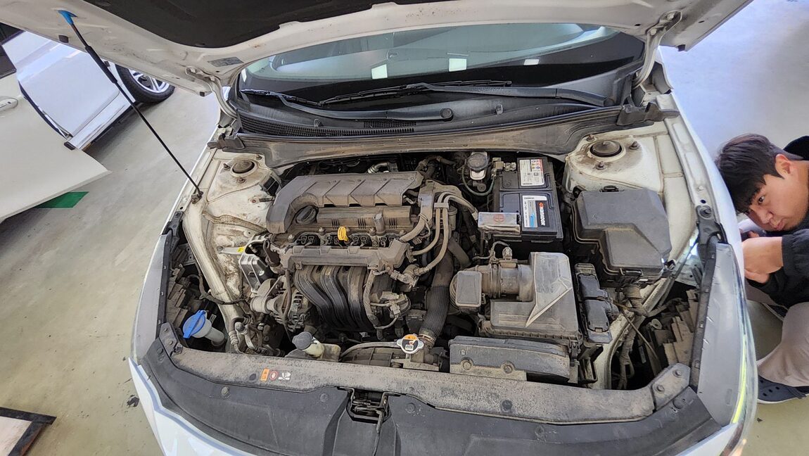 HYUNDAI AVANTE (CN7) 1.6 GASOLINE MODERN 2021 - zdjęcie 21