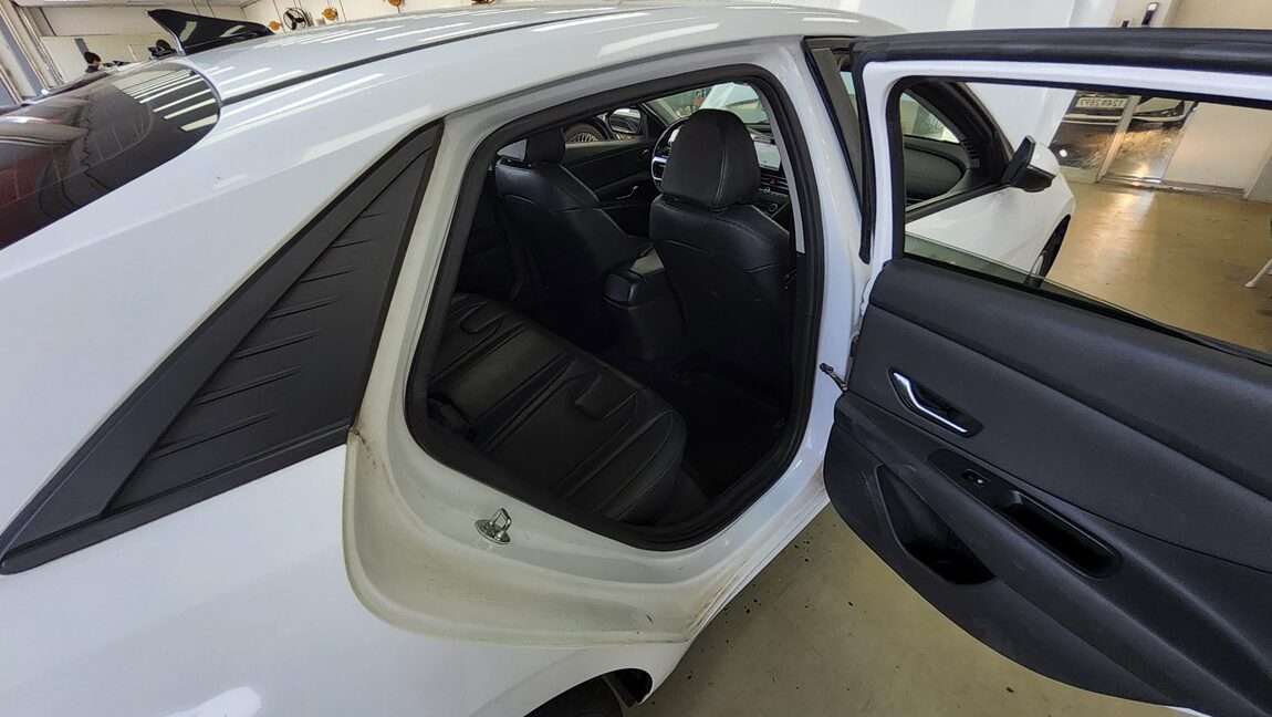 HYUNDAI AVANTE (CN7) 1.6 GASOLINE MODERN 2021 - zdjęcie 13