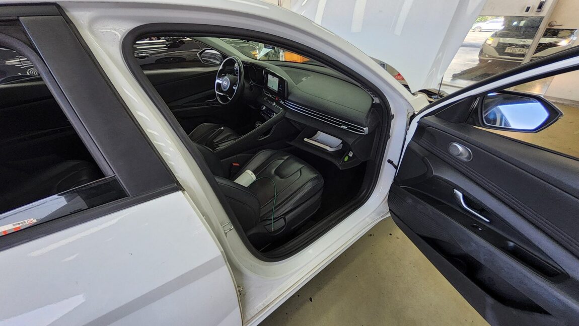 HYUNDAI AVANTE (CN7) 1.6 GASOLINE MODERN 2021 - zdjęcie 14