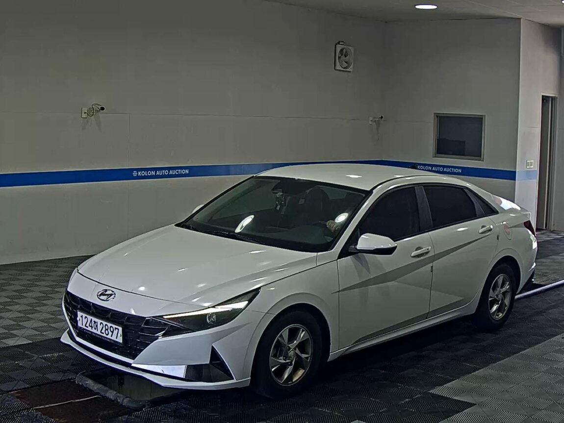 HYUNDAI AVANTE (CN7) 1.6 GASOLINE MODERN 2021 - zdjęcie 2