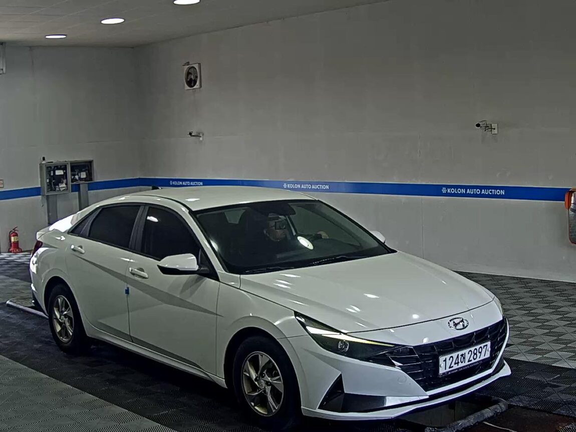 HYUNDAI AVANTE (CN7) 1.6 GASOLINE MODERN 2021 - zdjęcie 3