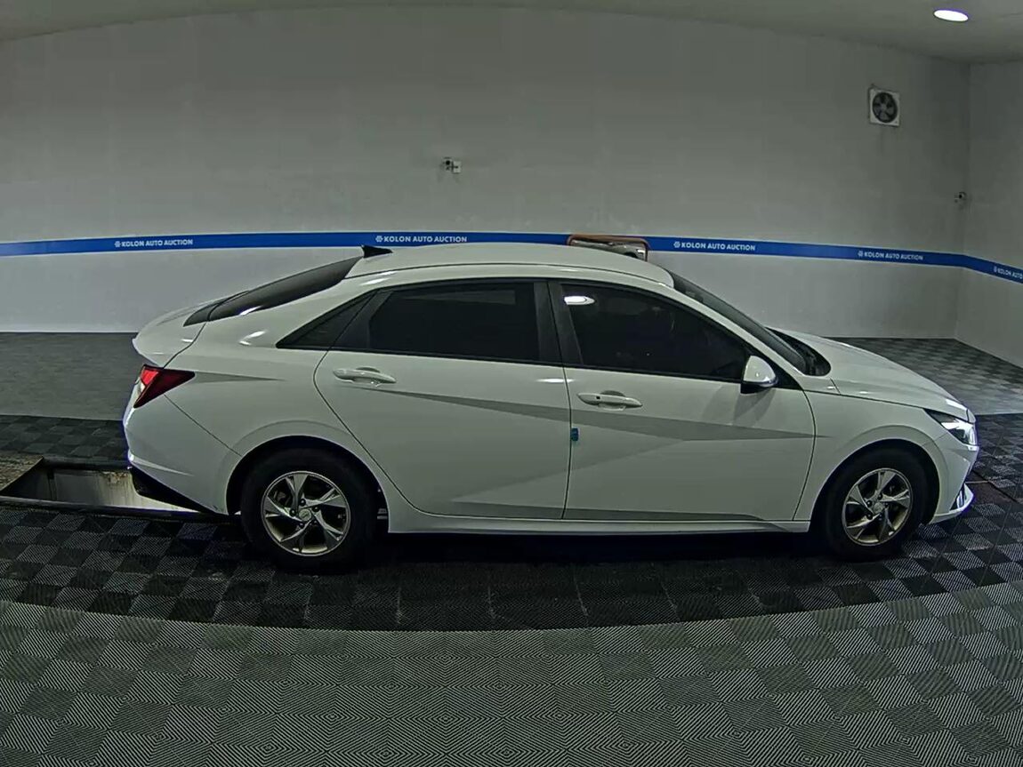 HYUNDAI AVANTE (CN7) 1.6 GASOLINE MODERN 2021 - zdjęcie 4