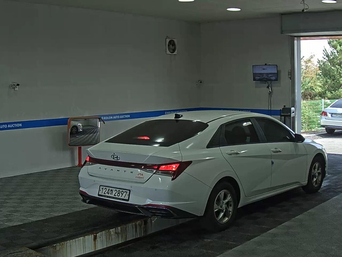 HYUNDAI AVANTE (CN7) 1.6 GASOLINE MODERN 2021 - zdjęcie 5