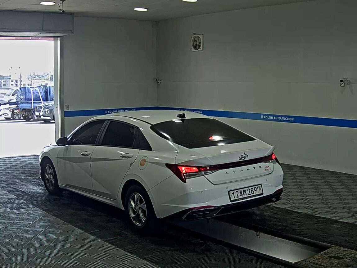 HYUNDAI AVANTE (CN7) 1.6 GASOLINE MODERN 2021 - zdjęcie 6