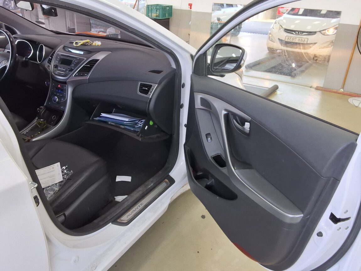 HYUNDAI THE NEW AVANTE MD 1.6 GDi MODERN 2015 - zdjęcie 14