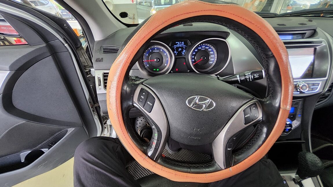 HYUNDAI AVANTE MD M16 GDi SMART 2013 - zdjęcie 17
