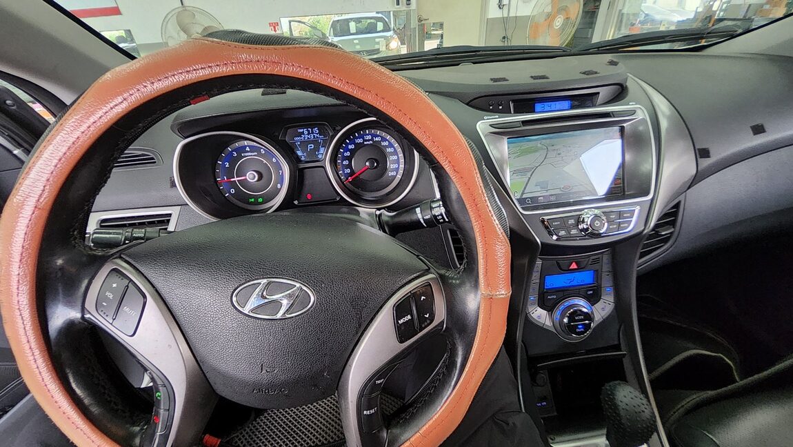 HYUNDAI AVANTE MD M16 GDi SMART 2013 - zdjęcie 18