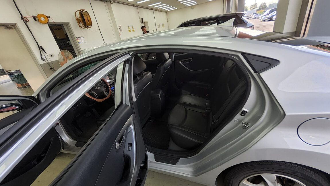 HYUNDAI AVANTE MD M16 GDi SMART 2013 - zdjęcie 12