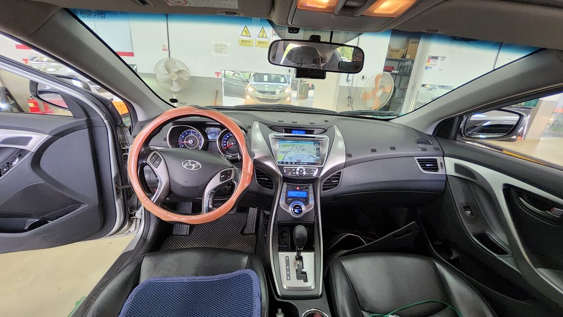 HYUNDAI AVANTE MD M16 GDi SMART 2013 - zdjęcie 11