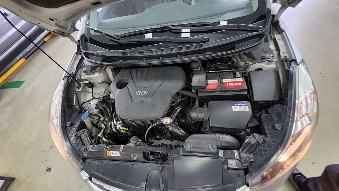 HYUNDAI AVANTE MD M16 GDi SMART 2013 - zdjęcie 21