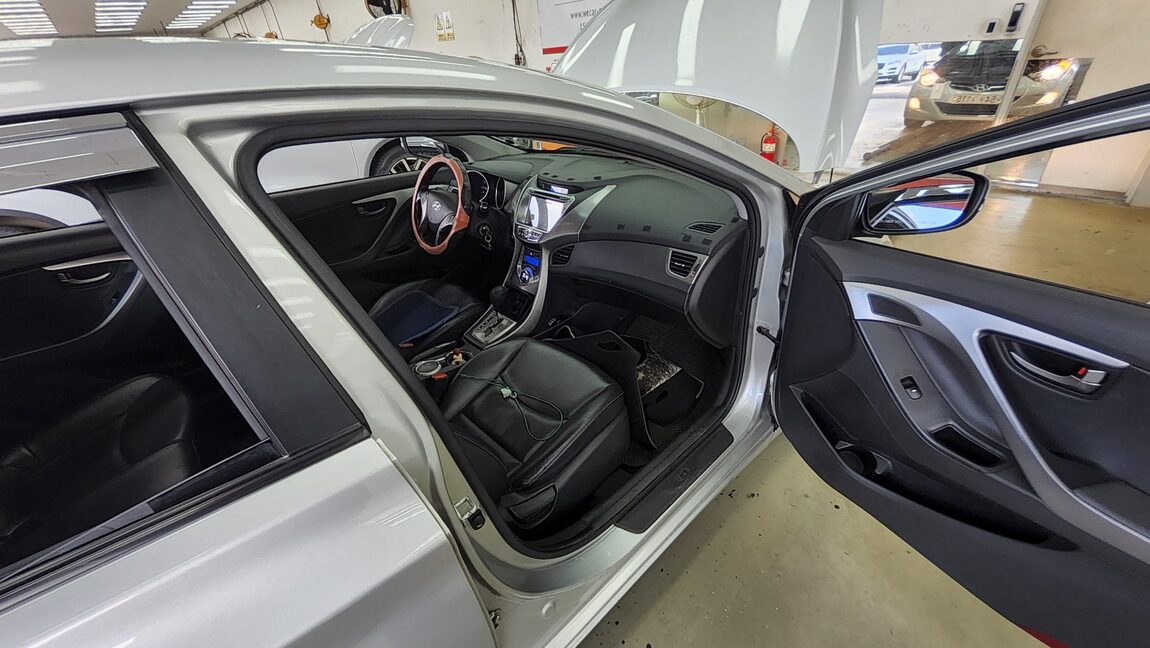 HYUNDAI AVANTE MD M16 GDi SMART 2013 - zdjęcie 14