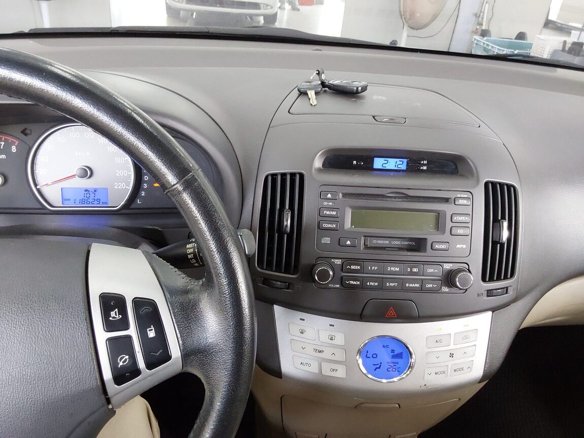 HYUNDAI AVANTE HD 1.6 VVT S16 LUXURY 2008 - zdjęcie 17