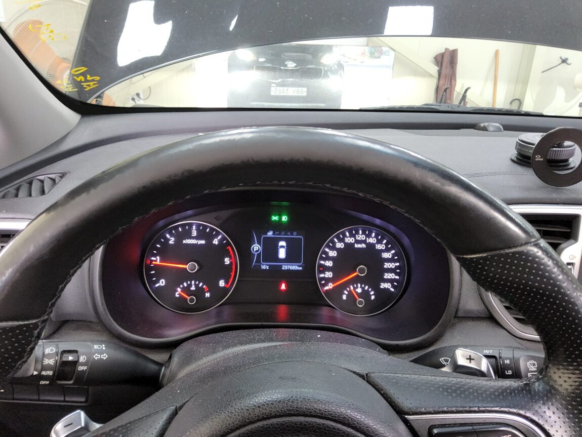 KIA NEW SPORTAGE R2.0 2WD NOBLESSE PLUS 2018 - zdjęcie 9