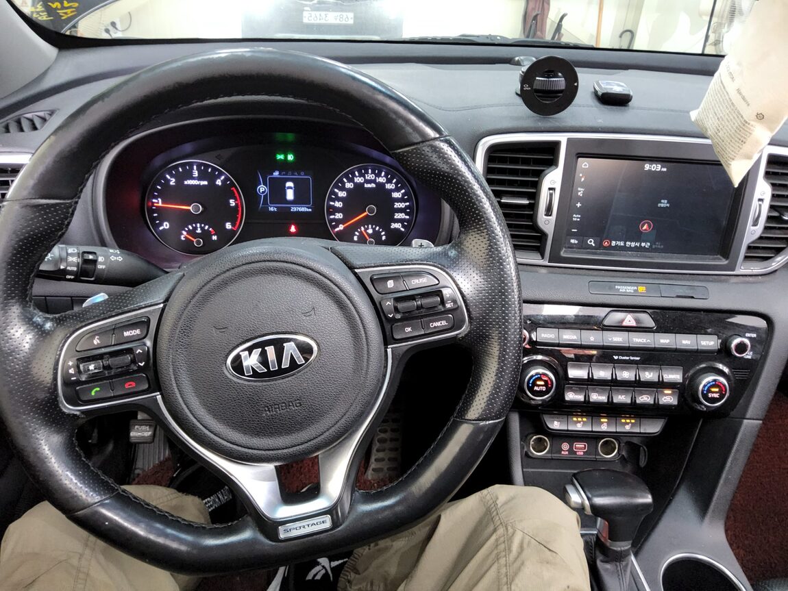 KIA NEW SPORTAGE R2.0 2WD NOBLESSE PLUS 2018 - zdjęcie 17