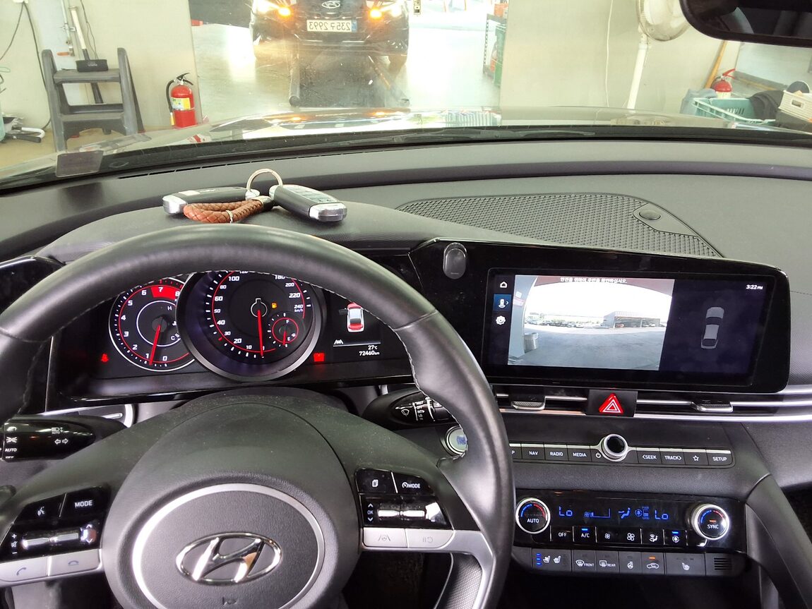 HYUNDAI AVANTE (CN7) 1.6 GASOLINE MODERN 2021 - zdjęcie 17