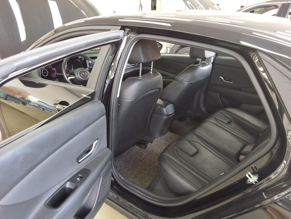 HYUNDAI AVANTE (CN7) 1.6 GASOLINE MODERN 2021 - zdjęcie 12