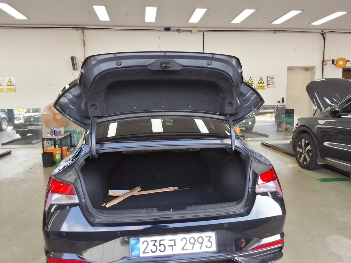 HYUNDAI AVANTE (CN7) 1.6 GASOLINE MODERN 2021 - zdjęcie 15
