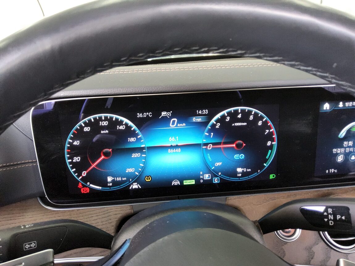 MERCEDES-BENZ E-CLASS (5TH GEN) E300e 4MATIC EXCLUSIVE 2021 - zdjęcie 9