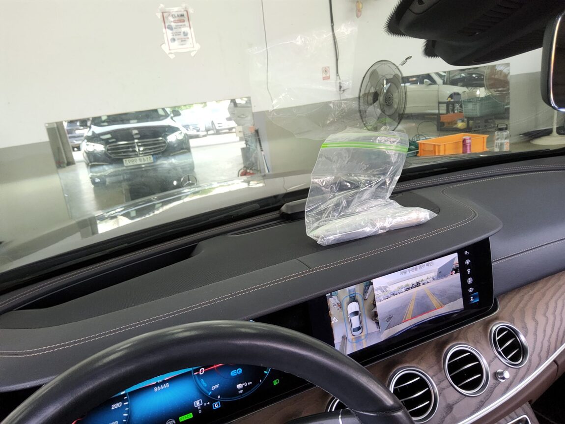 MERCEDES-BENZ E-CLASS (5TH GEN) E300e 4MATIC EXCLUSIVE 2021 - zdjęcie 18