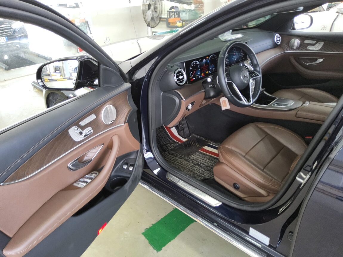 MERCEDES-BENZ E-CLASS (5TH GEN) E300e 4MATIC EXCLUSIVE 2021 - zdjęcie 10