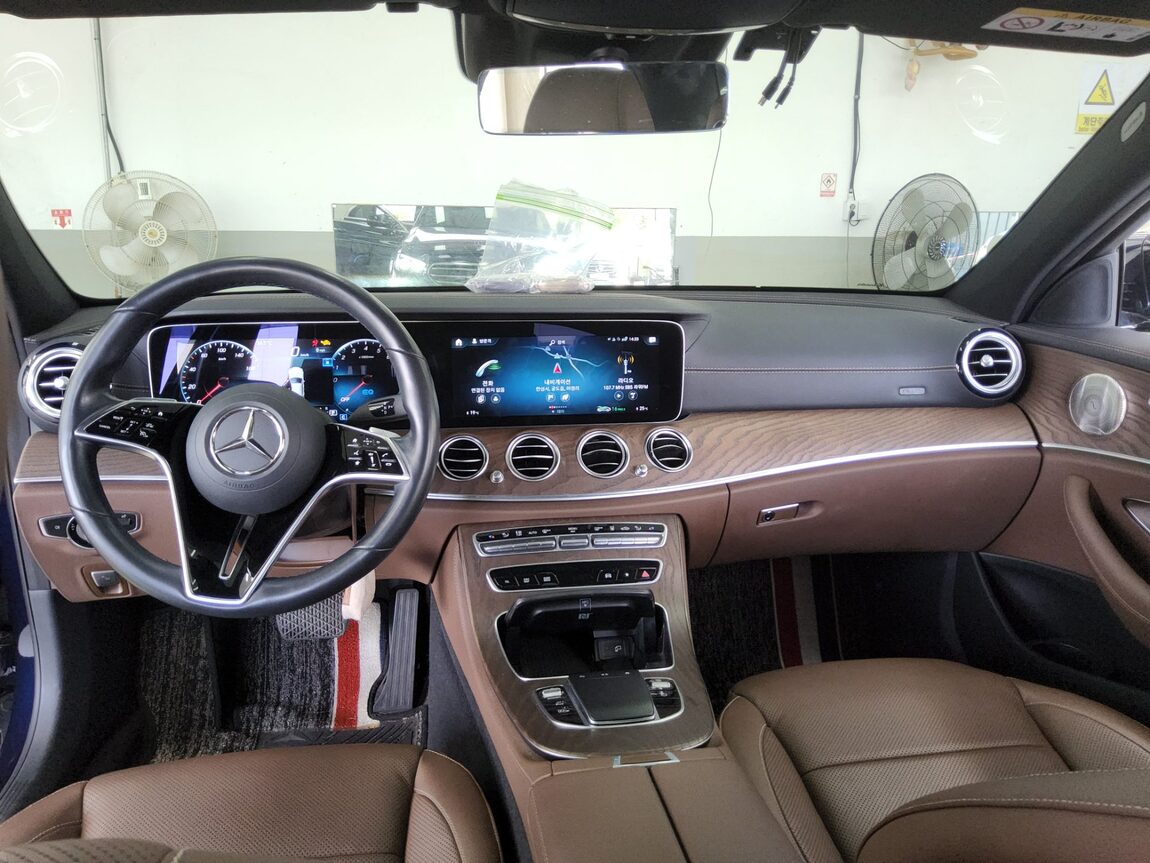 MERCEDES-BENZ E-CLASS (5TH GEN) E300e 4MATIC EXCLUSIVE 2021 - zdjęcie 11