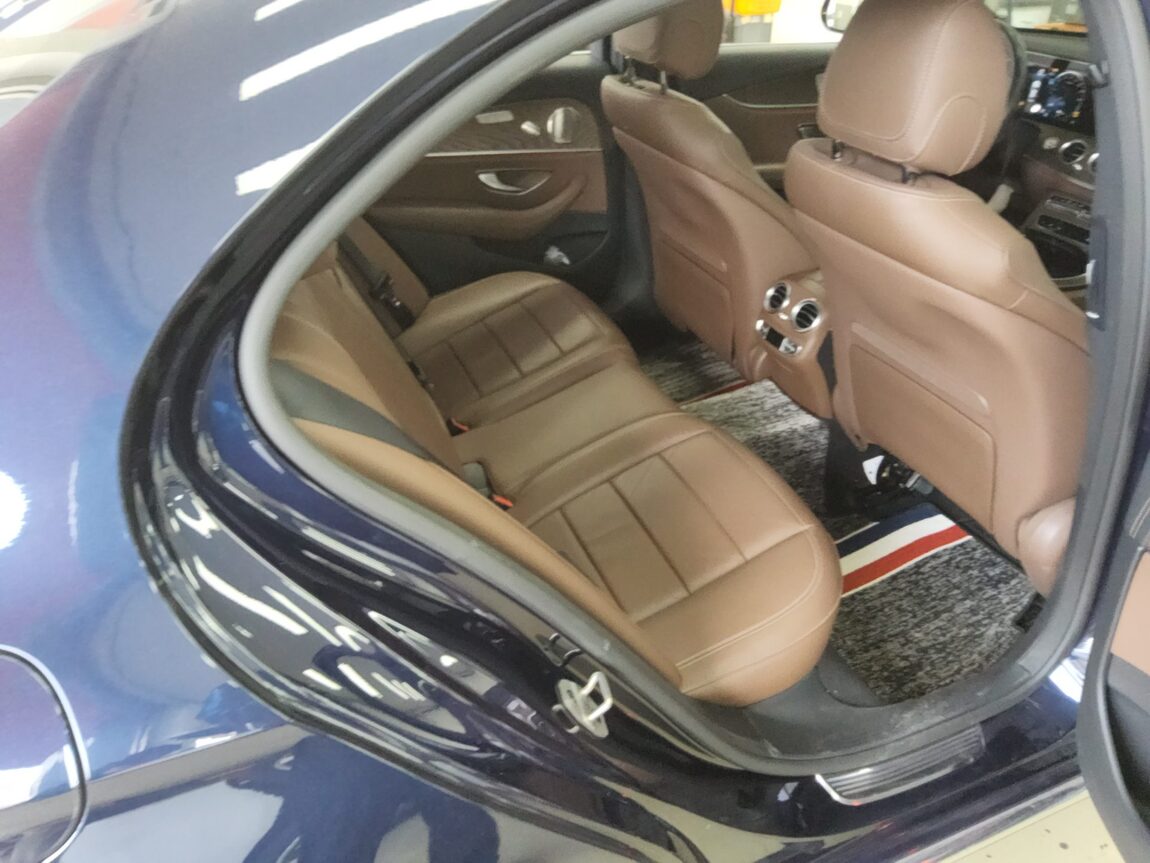 MERCEDES-BENZ E-CLASS (5TH GEN) E300e 4MATIC EXCLUSIVE 2021 - zdjęcie 13