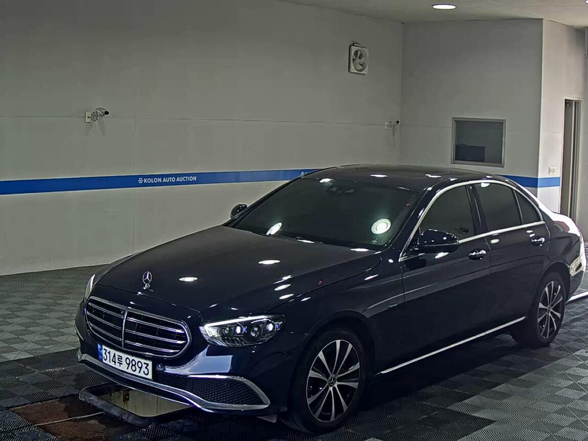 MERCEDES-BENZ E-CLASS (5TH GEN) E300e 4MATIC EXCLUSIVE 2021 - zdjęcie 2
