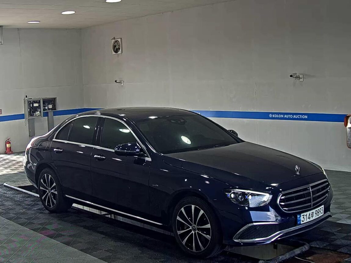 MERCEDES-BENZ E-CLASS (5TH GEN) E300e 4MATIC EXCLUSIVE 2021 - zdjęcie 3