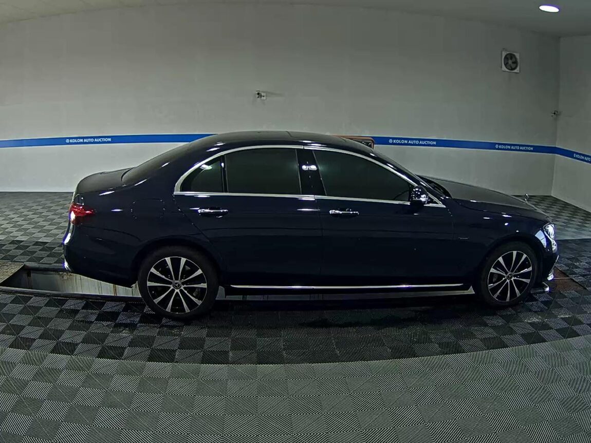 MERCEDES-BENZ E-CLASS (5TH GEN) E300e 4MATIC EXCLUSIVE 2021 - zdjęcie 4