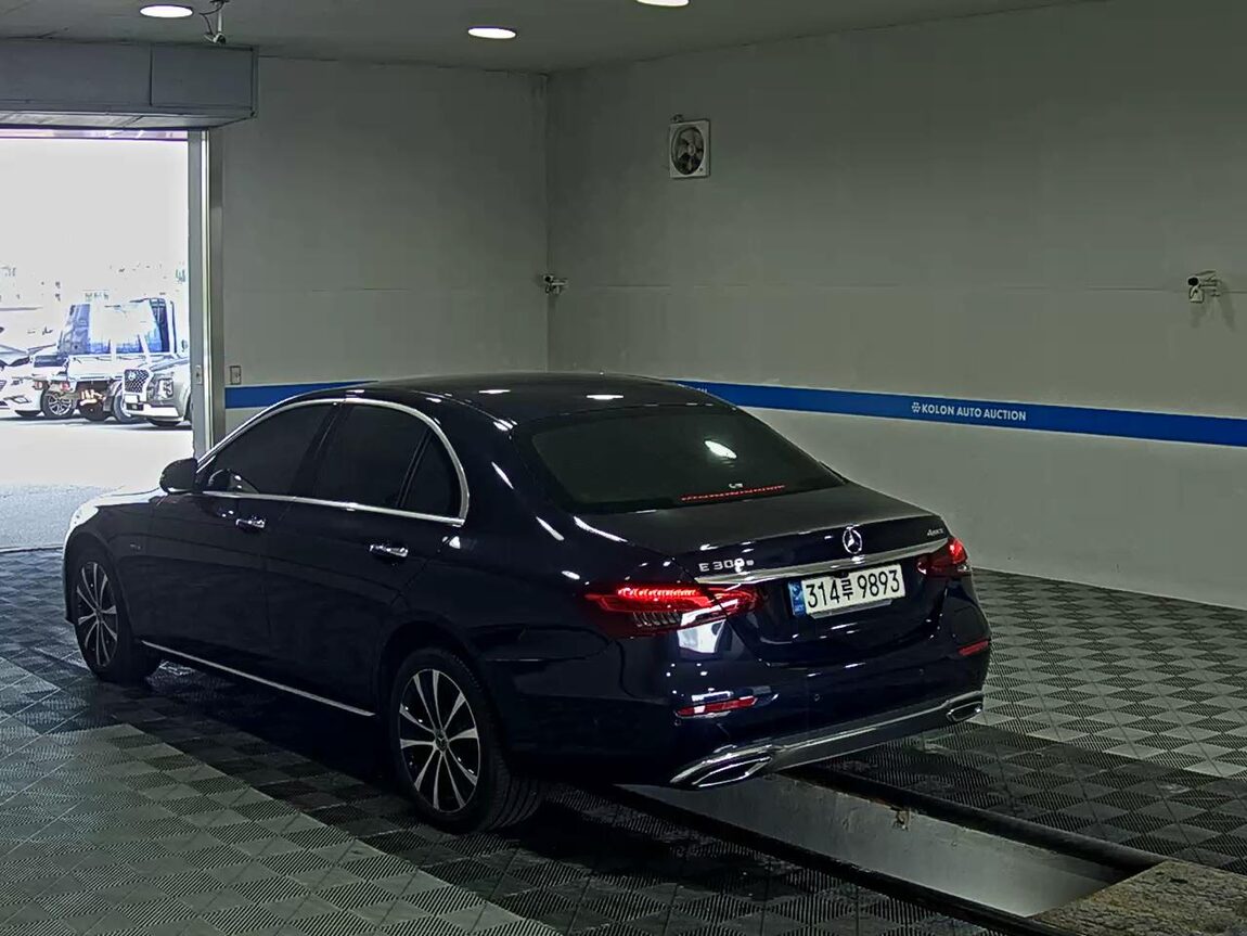 MERCEDES-BENZ E-CLASS (5TH GEN) E300e 4MATIC EXCLUSIVE 2021 - zdjęcie 6