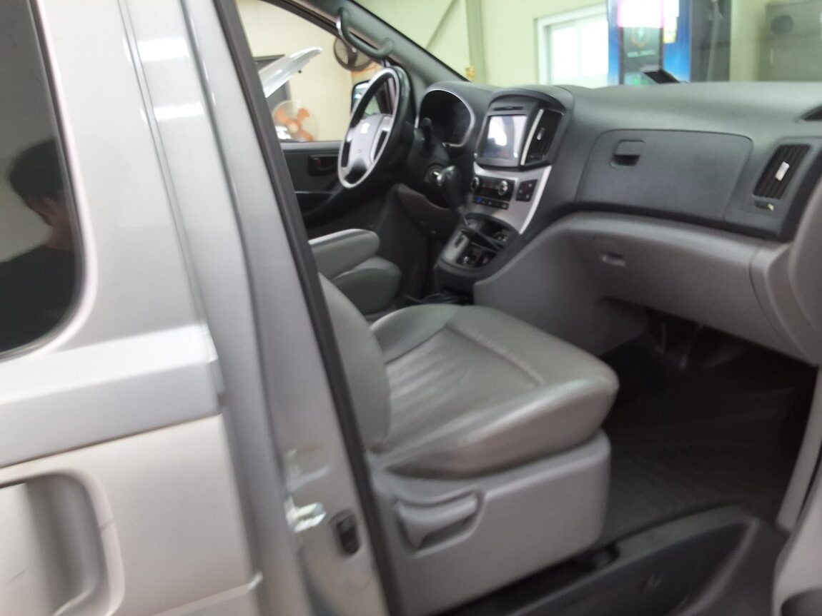 HYUNDAI GRAND STAREX 11-SEATER DIESEL SMART 2016 - zdjęcie 15