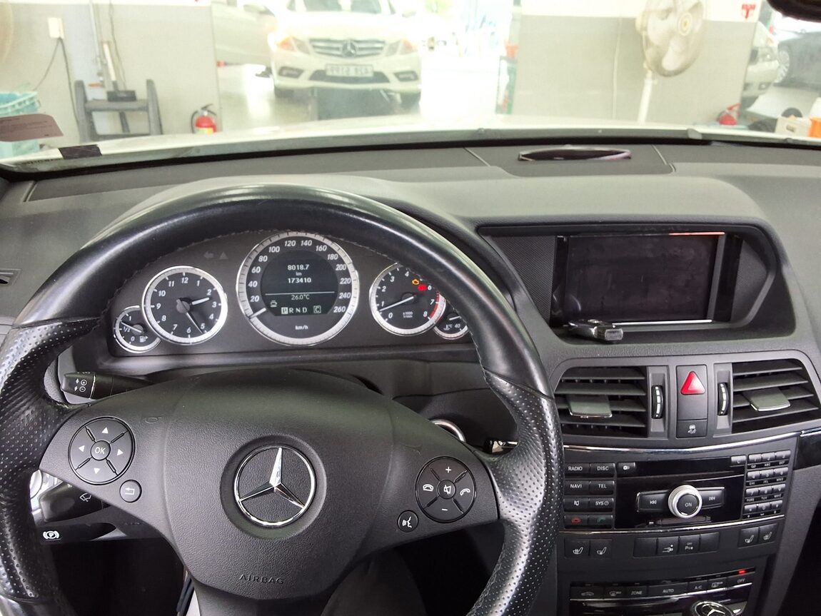 MERCEDES-BENZ E-CLASS (4TH GEN) COUPE E350 2010 - zdjęcie 17