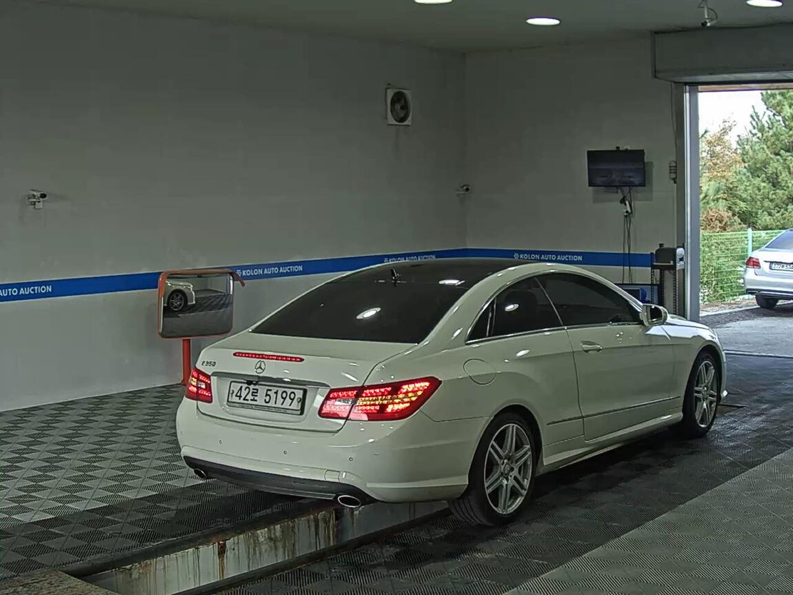 MERCEDES-BENZ E-CLASS (4TH GEN) COUPE E350 2010 - zdjęcie 5