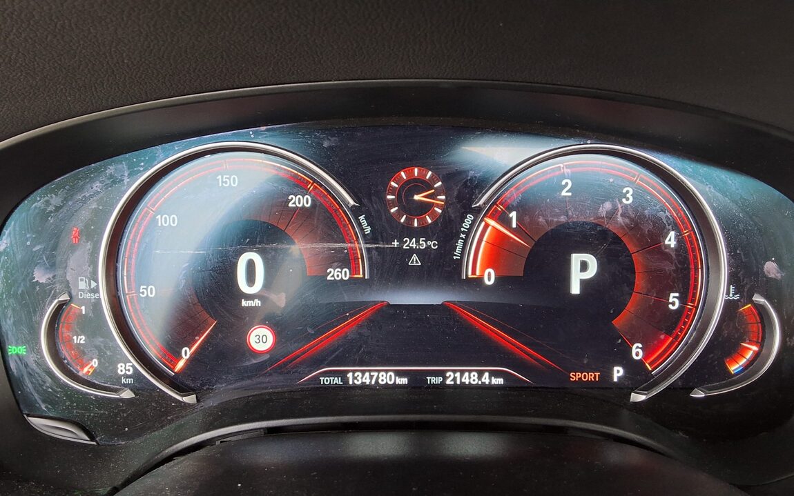 BMW 5 SERIES (7TH GEN) 520d LUXURY LINE PLUS 2018 - zdjęcie 9