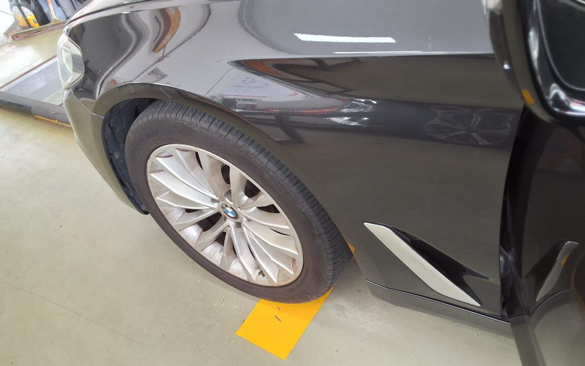 BMW 5 SERIES (7TH GEN) 520d LUXURY LINE PLUS 2018 - zdjęcie 25