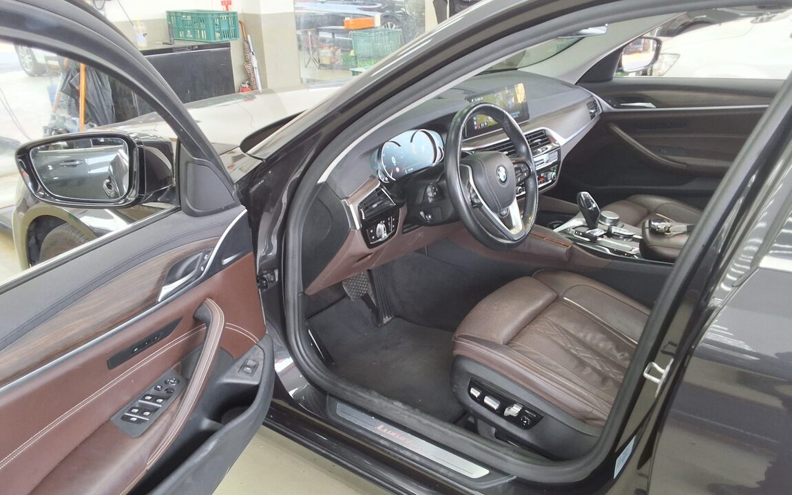 BMW 5 SERIES (7TH GEN) 520d LUXURY LINE PLUS 2018 - zdjęcie 10