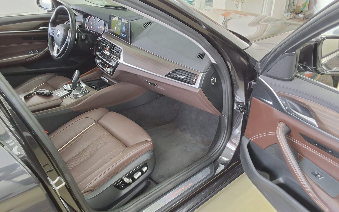 BMW 5 SERIES (7TH GEN) 520d LUXURY LINE PLUS 2018 - zdjęcie 14