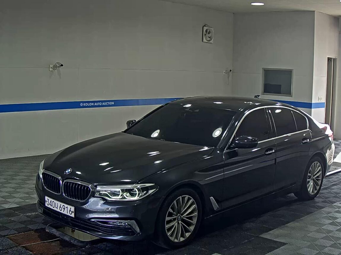 BMW 5 SERIES (7TH GEN) 520d LUXURY LINE PLUS 2018 - zdjęcie 2